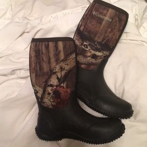 Columbia Boys Camouflage Boots Size 4 - NWOT!!